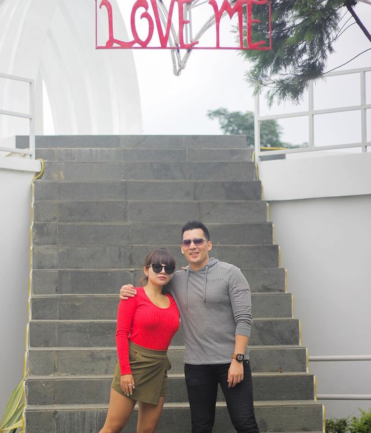 Dinar Candy menjalin hubungan asmara dengan artis FTV Ridho Ilahi&period; Yuk kita intip potret mesra mereka&excl;