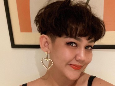 img-title Potong Rambut Cepak, Sissy Priscillia: Lebih Simpel