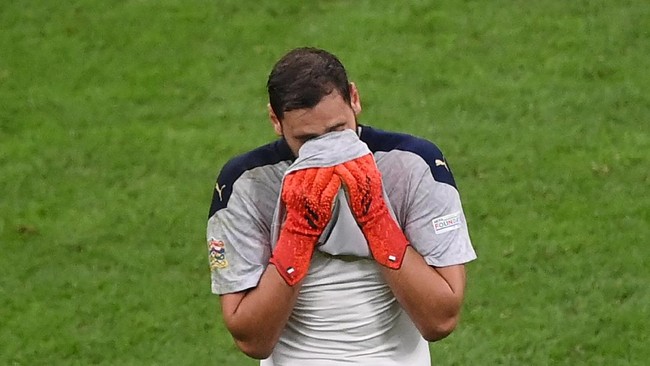 Gianluigi Donnarumma sedang berada dalam momen terendah dalam kariernya lantaran menelan kekalahan beruntun dan mendapat hinaan.