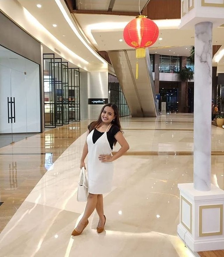 Sosok Lina Mukherjee yang Dihujat Usai Hina Lesti Kejora & Kini Ngemis Endorse Lina Mukherjee dihujat oleh netizen usai menghina Lesti Kejora kini kedapatan mengemis endorse. Yuk kita intip sosoknya!