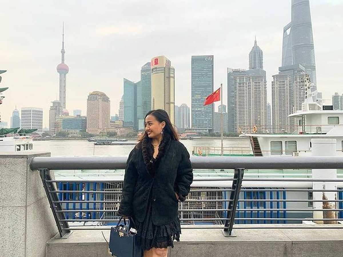 Lina Mukherjee dihujat oleh netizen usai menghina Lesti Kejora kini kedapatan mengemis endorse&period; Yuk kita intip sosoknya&excl;