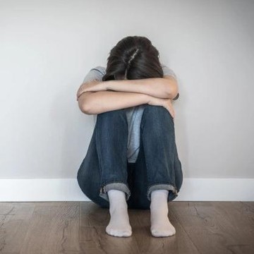 img-title Nggak Cuma Kesulitan Atur Emosi, Ini 5 Tanda Kamu Sudah Terhitung Butuh Bantuan Profesional Mental Health, Menurut Ahli