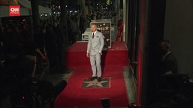 VIDEO: Daniel Craig Dapat Bintang Hollywood Walk of Fame