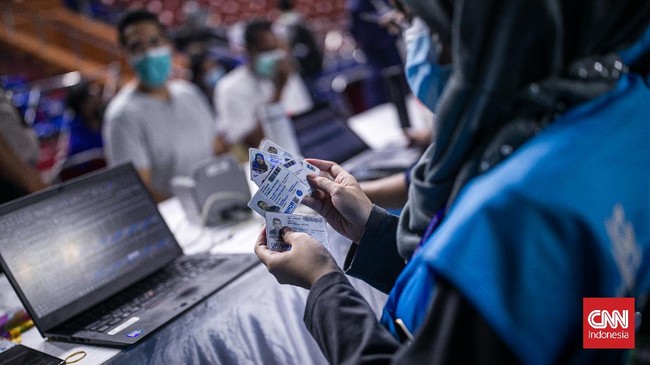 Epidemiolog menyebut maraknya pasien Covid baru di RS dalam beberapa hari terakhir, harus disikapi serius. Bisa jadi, itu tanda kedatangan gelombang 3 di RI.
