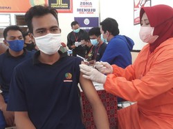 Ratusan Napi Lapas Pasuruan Divaksinasi, Berharap Bisa Dibesuk Keluarga