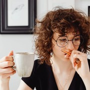 Tak Mudah Kebablasan, 4 Zodiak Ini Punya Self-control yang Baik! Ciri-ciri Individu Cerdas!
