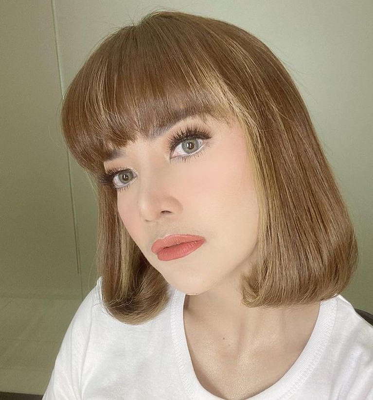 Ada Wika Salim, Inilah Deretan Artis Cantik yang Punya Kumis Tipis Pesona artis-artis perempuan yang memiliki kumis tipis ini berbeda, mereka cantik dan unik. Yuk kita intip siapa saja mereka!