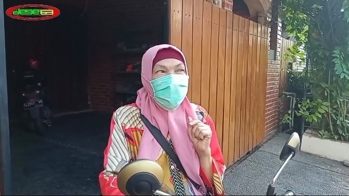 Kabar kurang menyenangkan datang dari Dorce Gamalama yang hilang kesadaran&period; Yuk lihat aktivitasnya sebelum dibawa ke ICU&excl;