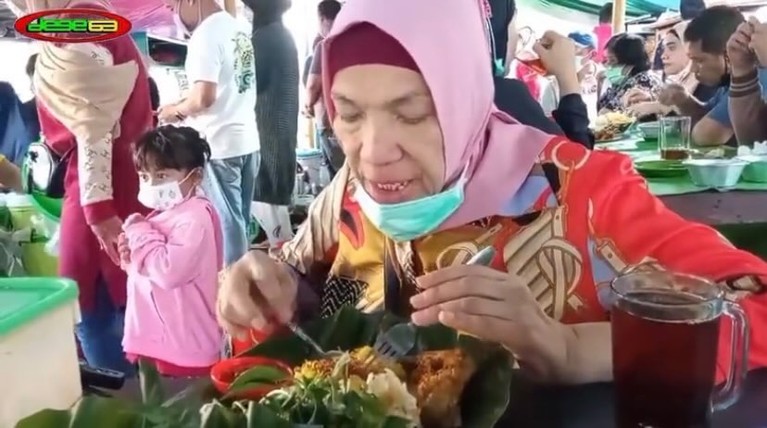 Aktivitas Dorce Gamalama Sebelum Tak Sadarkan Diri & Dibawa ke ICU Kabar kurang menyenangkan datang dari Dorce Gamalama yang hilang kesadaran. Yuk lihat aktivitasnya sebelum dibawa ke ICU!