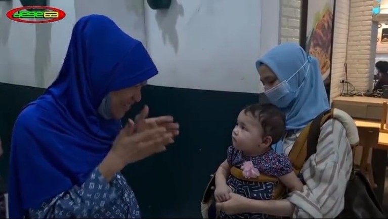 Kabar kurang menyenangkan datang dari Dorce Gamalama yang hilang kesadaran. Yuk lihat aktivitasnya sebelum dibawa ke ICU!