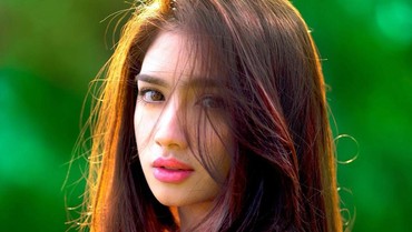 Tips Awet Muda ala Angel Karamoy