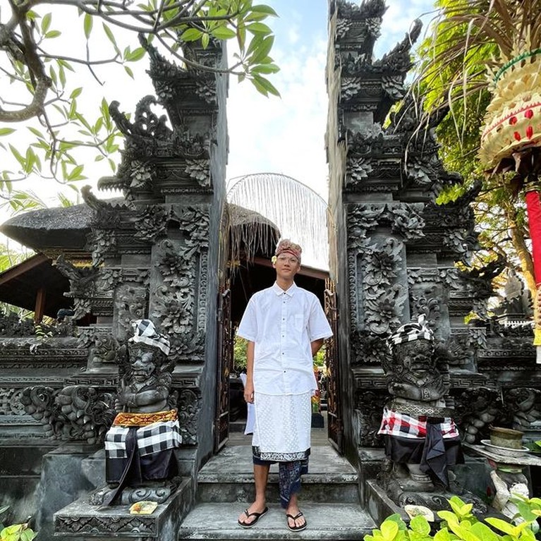 Agnez Mo dan Adam Rosyadi liburan romantis di pulau Dewata, Bali. Yuk kita intip momen mereka!