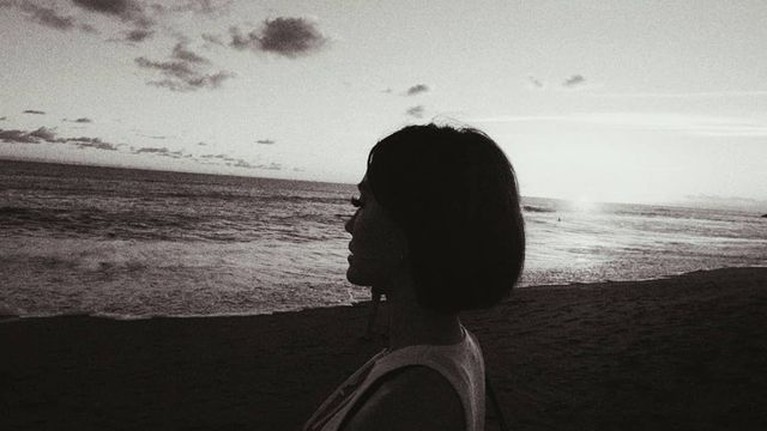 Agnez Mo dan Adam Rosyadi liburan romantis di pulau Dewata, Bali. Yuk kita intip momen mereka!