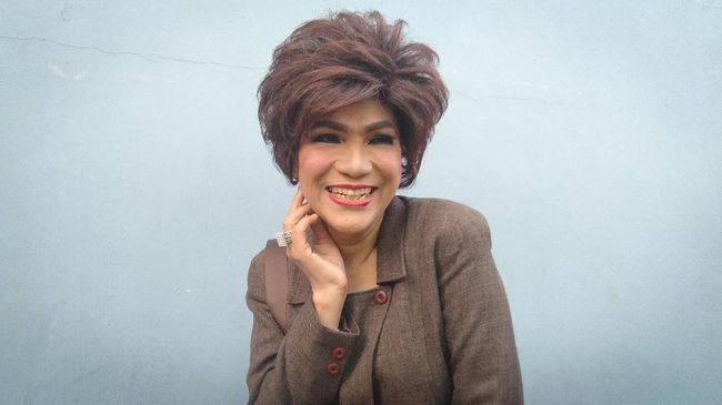 Dorce Gamalama merespons sejumlah komentar yang menentang wasiatnya untuk dimandikan sebagai perempuan ketika ia meninggal dunia.