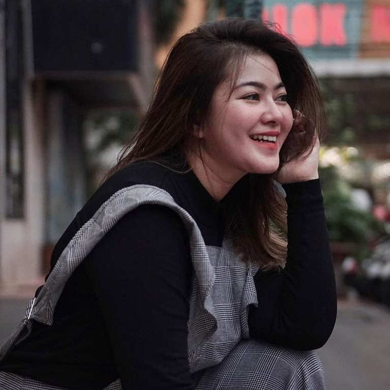 Eks Istri Zumi Zola yang Makin Seksi dan Awet Muda Sejak Lepas Hijab Eks Istri Zumi Zola yang Makin Seksi dan Awet Muda Sejak Lepas Hijab
