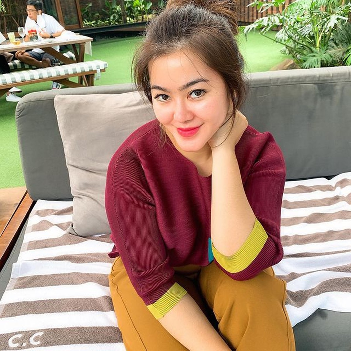 Eks Istri Zumi Zola yang Makin Seksi dan Awet Muda Sejak Lepas Hijab