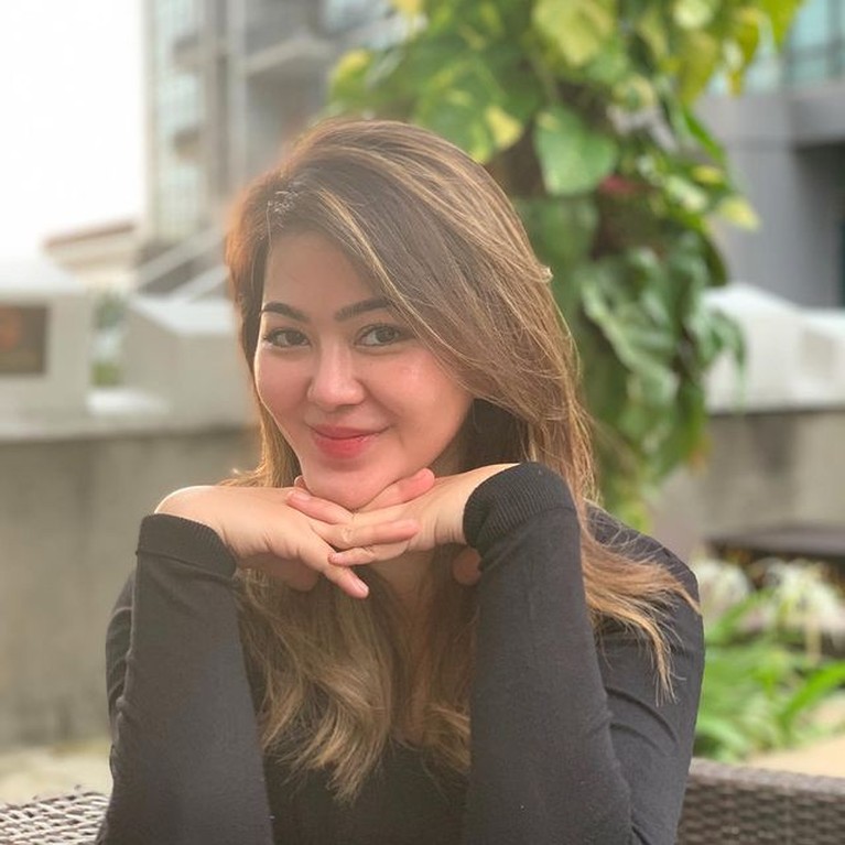 Eks Istri Zumi Zola yang Makin Seksi dan Awet Muda Sejak Lepas Hijab