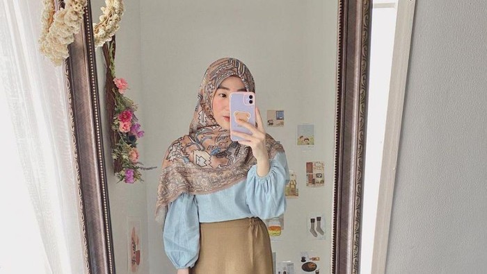 Intip yuk Inspirasi OOTD Hijab ala Larissa Chou yang Girly dan Fashionable