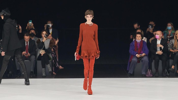 Koleksi Terbaru Givenchy Mendapat Kecaman Gara-gara Desain Aksesori yang Kontroversial dan Meresahkan Koleksi Terbaru Givenchy Mendapat Kecaman Gara-gara Desain Aksesori yang Kontroversial dan Meresahkan