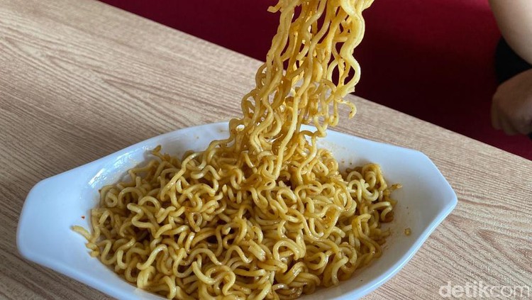 Heboh di Medsos, Ternyata Ini Perbedaan Indomie Goreng Pulau Jawa VS Luar Jawa
