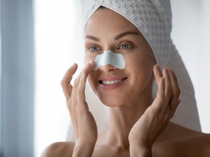 5 Skincare Tepat untuk Hilangkan Komedo di Hidung, Pakai Masker Charcoal Bun