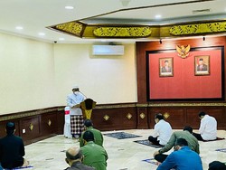 Sunnah Khutbah Jumat, Benarkah Khatib Harus Selalu Menghadap Jamaah?