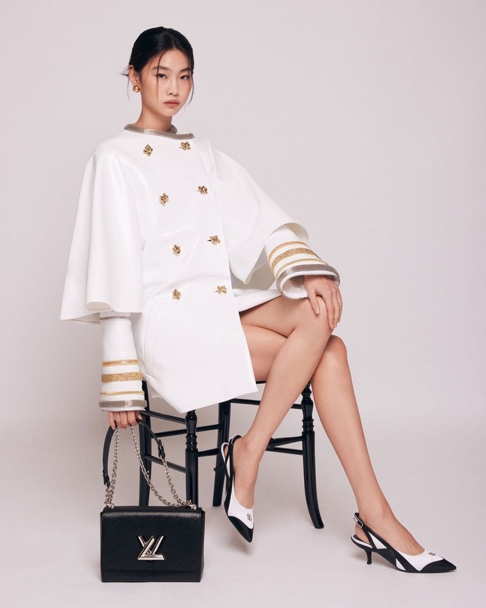 Sebelum memulai karir akting, Jung Ho Yeon adalah top model di Korea Selatan yang sering tampil di beragam brand ternama. Belum lama ini, ia ditunjuk sebagai brand ambassador terbaru brand mewah Louis Vuitton./Foto: Instagram.com/hoooooyeony