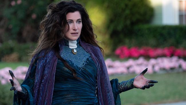Spin-off WandaVision Dikabarkan Mulai Tahap Pengembangan Spin-off WandaVision yang dibintangi Kathryn Hahn dikabarkan dalam tahap pengembangan oleh Marvel Studios di Disney Plus.
