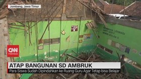 VIDEO: Lapuk di Makan Usia, Atap Bangunan SD Ambruk