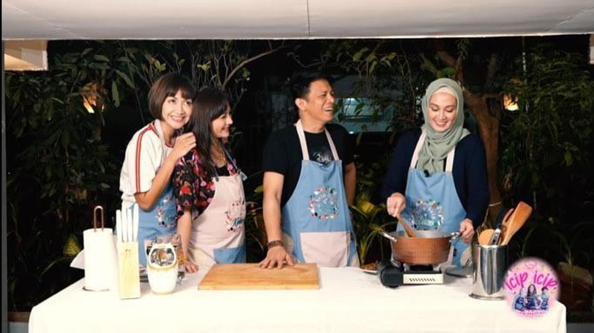 Momen Dina Lorenza Salah Tingkah Saat Masak Bareng Ariel Noah