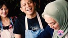 Momen Dina Lorenza Salah Tingkah Saat Masak Bareng Ariel NOAH Momen Dina Lorenza Salah Tingkah Saat Masak Bareng Ariel Noah