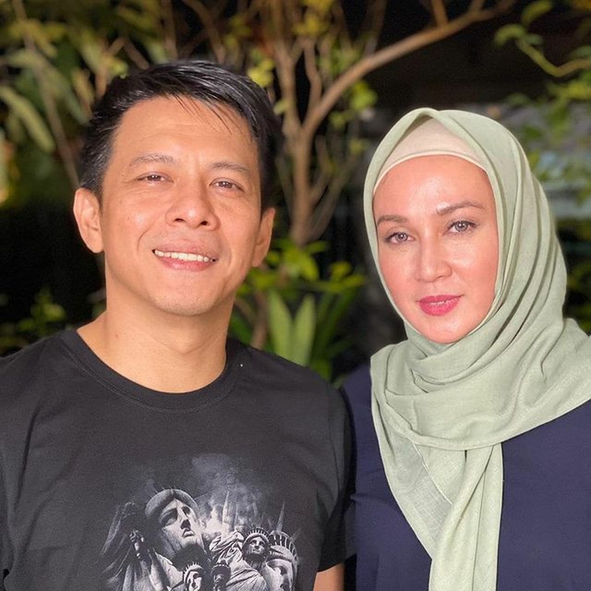Momen Dina Lorenza Salah Tingkah Saat Masak Bareng Ariel Noah