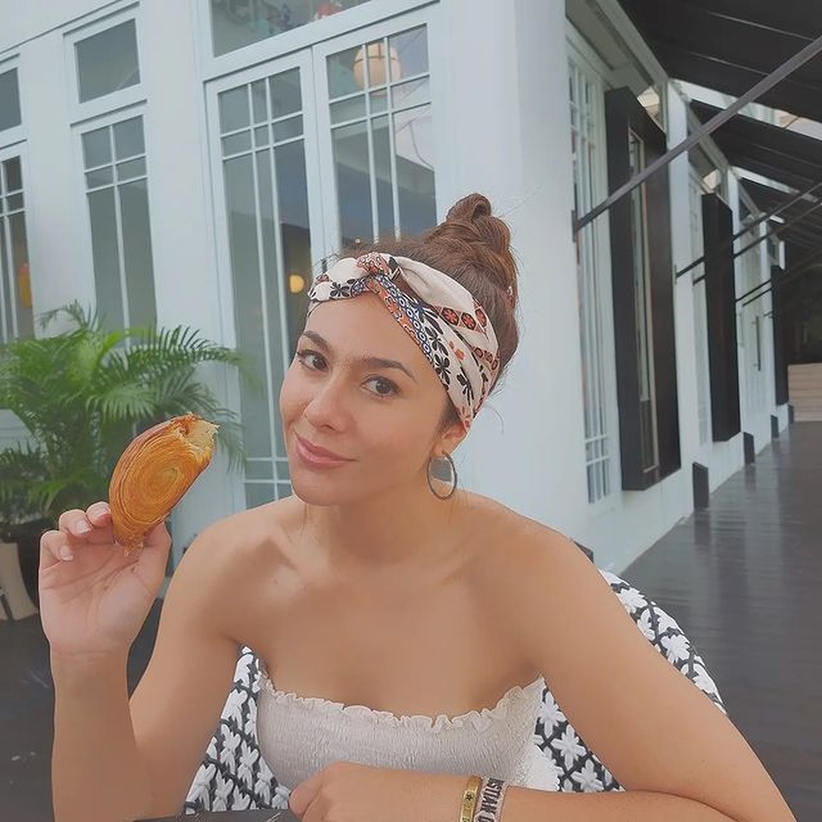 Ada yang baru dengan penampilan Wulan Guritno&comma; ia tampil sangat eksotis dengan kulit tanned nya&period; Yuk intip&excl;