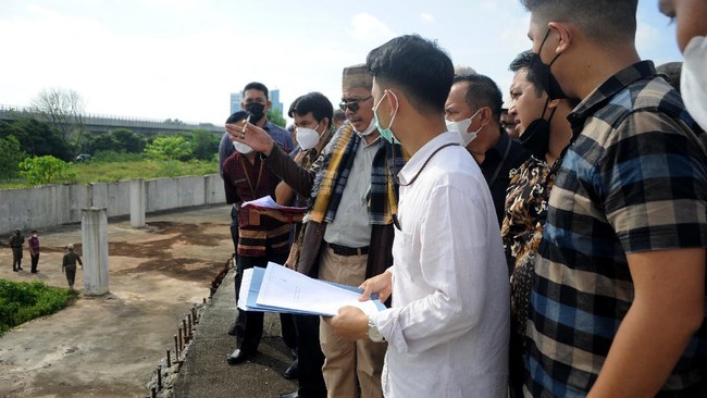 Majelis hakim turut memvonis pidana denda kepada keduanya sebesar Rp500 juta yang bila tak dibayar akan dikenakan kurungan penjara tambahan selama 4 bulan.