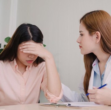 img-title Psikolog atau Psikiater, Manakah yang Paling Tepat buat Konsultasi Kesehatan Mental?