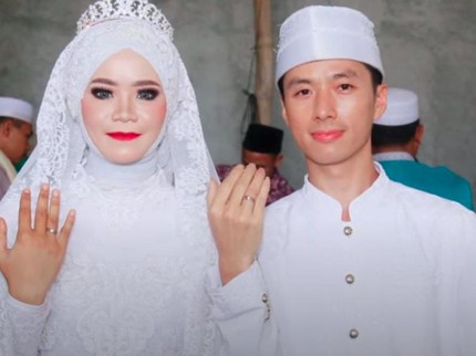 Detik-detik Pria China Jadi Mualaf Demi Nikahi Wanita Sasak, Sakral & Penuh Haru