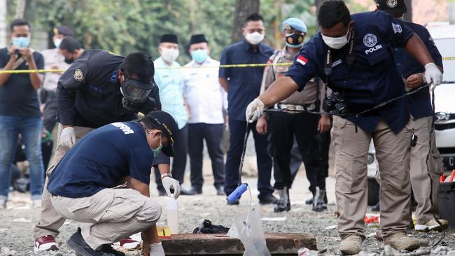 Saran Ahli Cara Aman Masuk Got Agar Tak Berujung Maut Ahli mengungkap sejumlah cara aman ketika akan masuk got yang bisa dilakukan agar tidak berujung maut seperti kasus petugas di Tangerang.