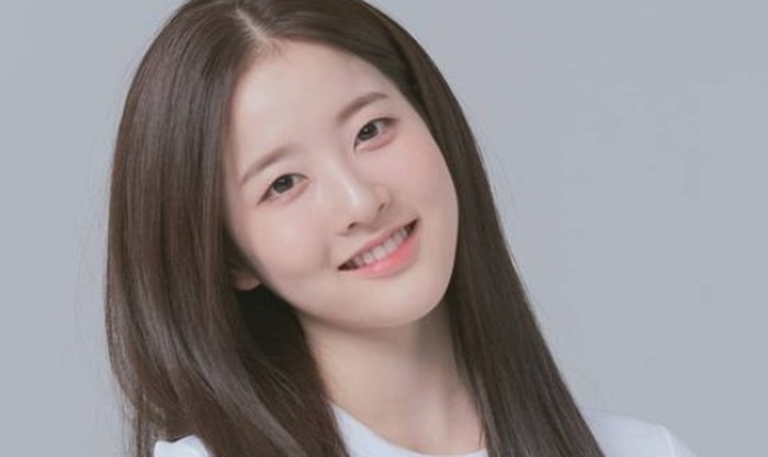 Sebelum resmi menjadi idol, Sieun telah lebih dulu dikenal sebagai aktris cilik dengan nama Park Si Eun, di bawah naungan JYP Entertainment. Ia juga dekat dengan anggota TWICE dan ITZY yang merupakan girl group naungan JYP Entertainment./Foto: instagram.com/stayc.sieun