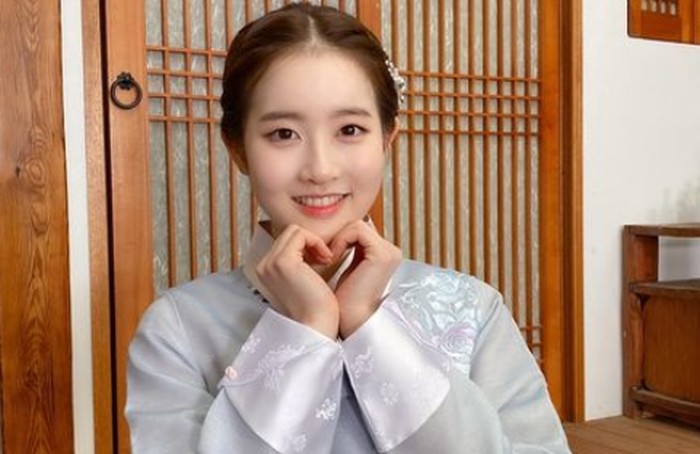 Sieun debut bersama STAYC pada tahun 2020 lalu. Bersama grup-nya, ia masuk dalam jajaran idol K-Pop yang dijuluki sebagai monster rookie di industri K-Pop, Beauties./Foto: instagram.com/stayc.sieun