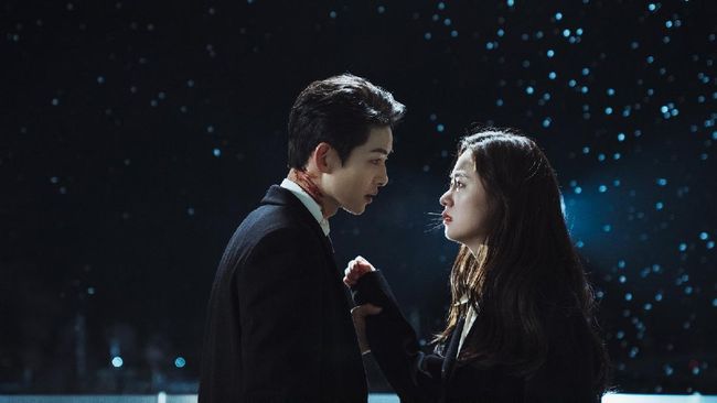 Jeon Yeo-bin mengaku senang bisa bertemu Song Joong-ki, lawan mainnya di drama Vincenzo, ketika menghadiri Busan International Film Festival (BIFF) 2021.