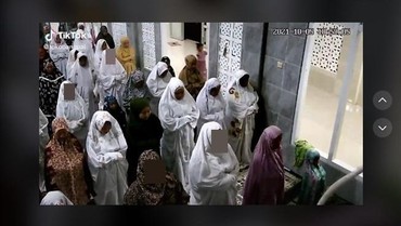 img-title Heboh Penampakan Misterius Wanita Berwajah Gelap Saat Salat Terekam CCTV
