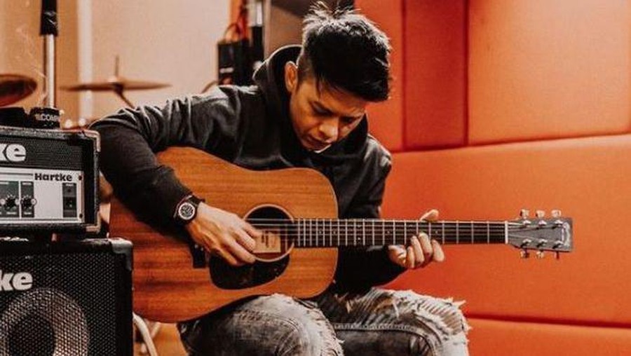 Ariel Noah Masak Rendang Saikoro Buat Dina Lorenza, Begini Hasilnya