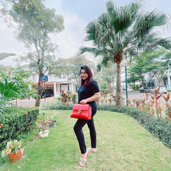 <p>Usaha Audy pun berbuah manis. Wanita 38 tahun ini berhasil menurunkan berat badan 6 kilogram (kg) lho. (Foto: Instagram @audyitem)</p>