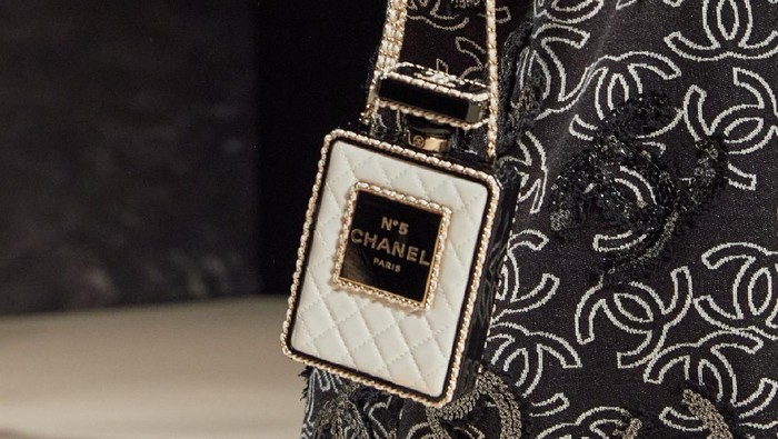 5 Tas Chanel dengan Desain Anti Mainstream dan Berharga Fantastis! Dari yang Berbentuk Keranjang Sampai Roket