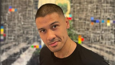 img-title Chicco Jerikho Dedikasikan Film 'Ben & Jody' untuk Glenn Fredly