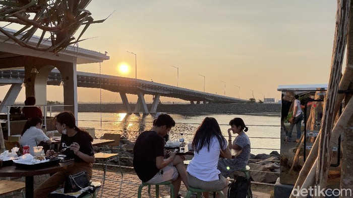 Cove at Batavia PIK, Tempat Kuliner Asyik dengan View Laut dan Suasana Seperti Lagi di Luar Negeri!