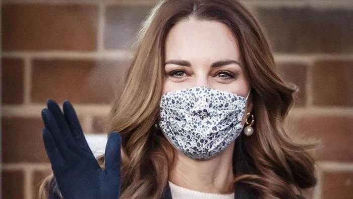 Deretan Penampilan Kate Middleton Saat Pakai Masker, Tetap Modis!