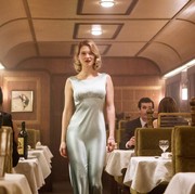 Simak Gaya Ikonis Para Aktris Saat Memainkan Karakter Bond Girl di Film James Bond