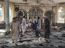 Puluhan Jiwa Melayang Akibat Bom Bunuh Diri ISIS di Masjid Afghanistan