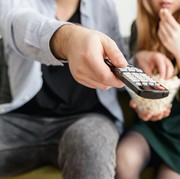 Nonton Maraton atau Binge Watching Bisa Berdampak Buruk Lho pada Kesehatan Mental! Ini Penjelasannya
